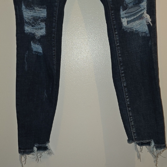 Trendy Distressed Skinny Jeans in Dark Blue - Picture 7 of 7